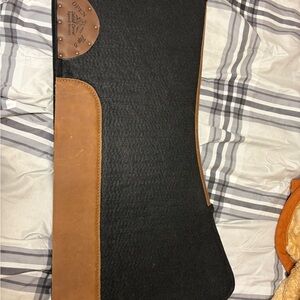 Black Saddle Pad 32x32”